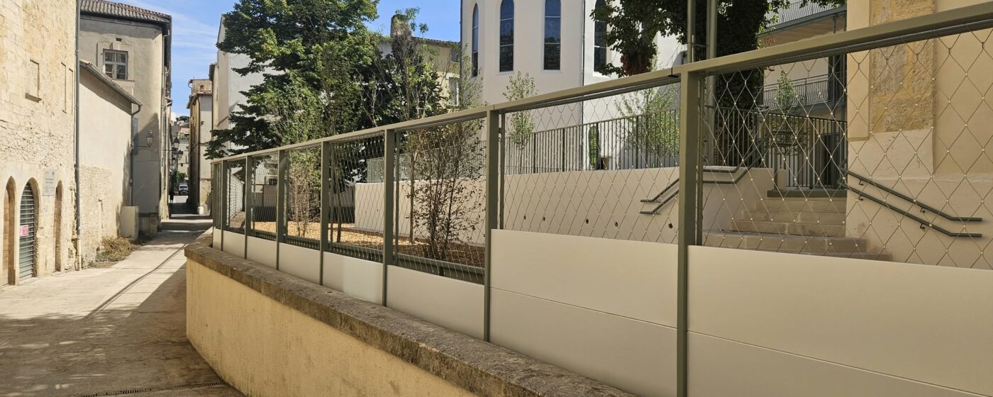Un ancien couvent dans l'Écusson de Montpellier, réhabilité en école